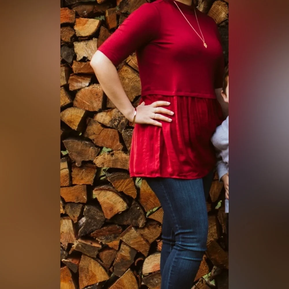 A Pea in the Pod Maternity Top perfect for Christmas! - Picture 2 of 6